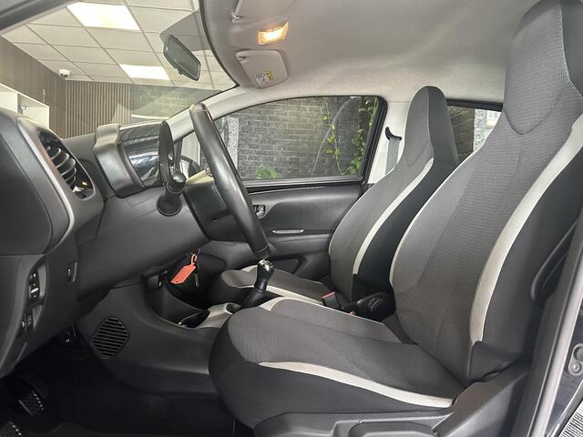 Toyota AYGO 1.0 VVT-i x-play | Achteruitrijcamera | Carplay | Airco | Cruise Control | Hill Hold Functie |