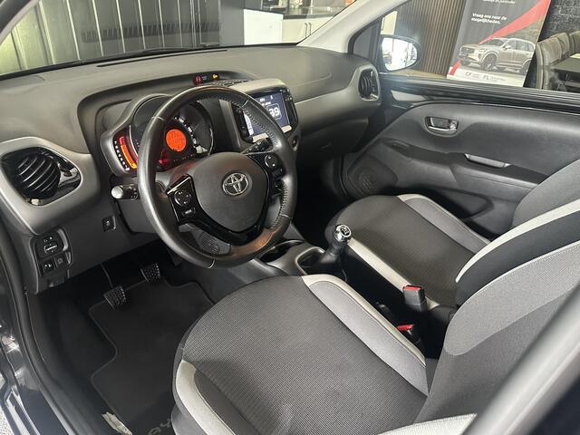 Toyota AYGO 1.0 VVT-i x-play | Achteruitrijcamera | Carplay | Airco | Cruise Control | Hill Hold Functie |