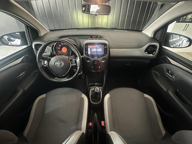 Toyota AYGO 1.0 VVT-i x-play | Achteruitrijcamera | Carplay | Airco | Cruise Control | Hill Hold Functie |