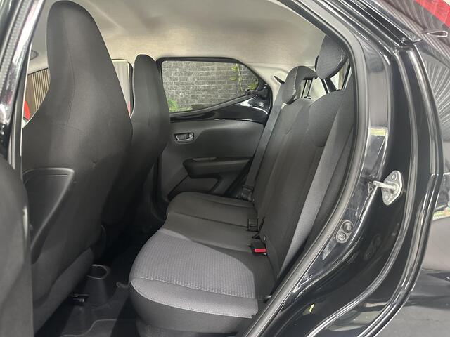 Toyota AYGO 1.0 VVT-i x-play | Achteruitrijcamera | Carplay | Airco | Cruise Control | Hill Hold Functie |