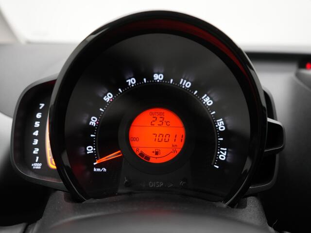 Toyota AYGO 1.0 VVT-i x-cite | Climate Control | Dealer Onderhouden | Achteruitrijcamera | Onderweg-naar-dealer