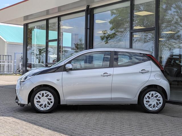 Toyota AYGO 1.0 VVT-i x-play | Airco | Camera | Bluetooth | All-season | Elek. ramen