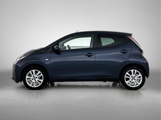 Toyota AYGO 1.0 VVT-i x-joy automaat | Dealer onderhouden | Climate control | DAB | Navigatie | Achteruitrijcamera | velgen | Elektrisch verstelbare spiegels | Elektrische ramen voor |