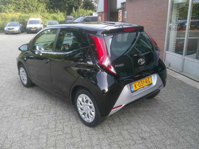 Toyota AYGO 1.0 VVT-i x-play