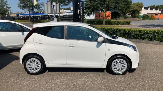 Toyota AYGO 1.0 VVT-i 5Drs x-play. Mooie wagen. Airconditionig. Nw APK