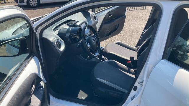 Toyota AYGO 1.0 VVT-i 5Drs x-play. Mooie wagen. Airconditionig. Nw APK