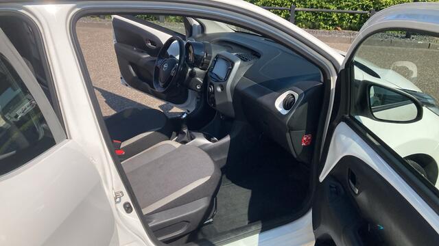 Toyota AYGO 1.0 VVT-i 5Drs x-play. Mooie wagen. Airconditionig. Nw APK