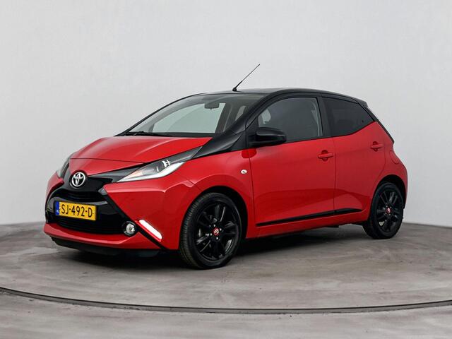 Toyota AYGO 1.0 VVT-i x-cite | Dealeronderhouden | L.M. Velgen | Getintglas | Airco | Bi-Tone | 1ste eigenaar |