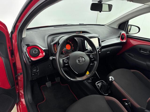 Toyota AYGO 1.0 VVT-i x-cite | Dealeronderhouden | L.M. Velgen | Getintglas | Airco | Bi-Tone | 1ste eigenaar |