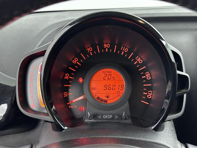 Toyota AYGO 1.0 VVT-i x-cite | Dealeronderhouden | L.M. Velgen | Getintglas | Airco | Bi-Tone | 1ste eigenaar |