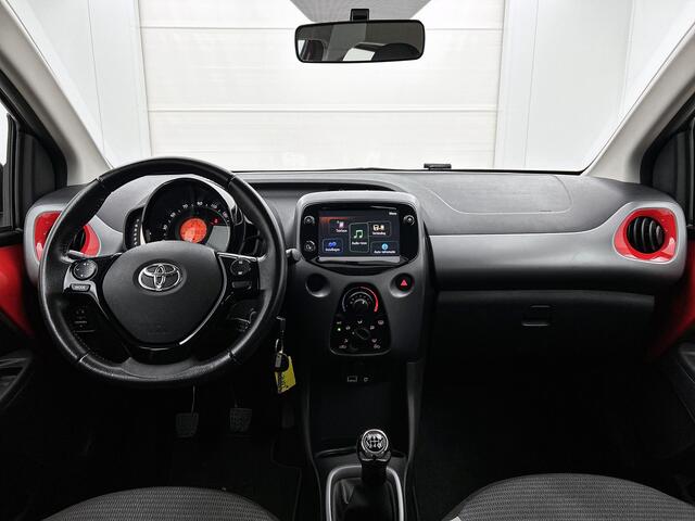 Toyota AYGO 1.0 VVT-i x-play | Apple CarPlay/Android Auto | DAB | Achteruitrijcamera | Airco | Velgen | Elektrische ramen voor | Elektrisch verstelbare spiegels |