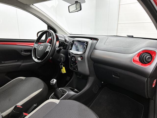 Toyota AYGO 1.0 VVT-i x-play | Apple CarPlay/Android Auto | DAB | Achteruitrijcamera | Airco | Velgen | Elektrische ramen voor | Elektrisch verstelbare spiegels |