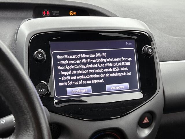 Toyota AYGO 1.0 VVT-i x-play | Apple CarPlay/Android Auto | DAB | Achteruitrijcamera | Airco | Velgen | Elektrische ramen voor | Elektrisch verstelbare spiegels |