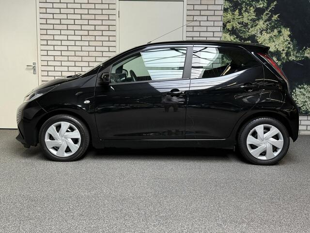 Toyota AYGO 1.0 VVT-i x-nav