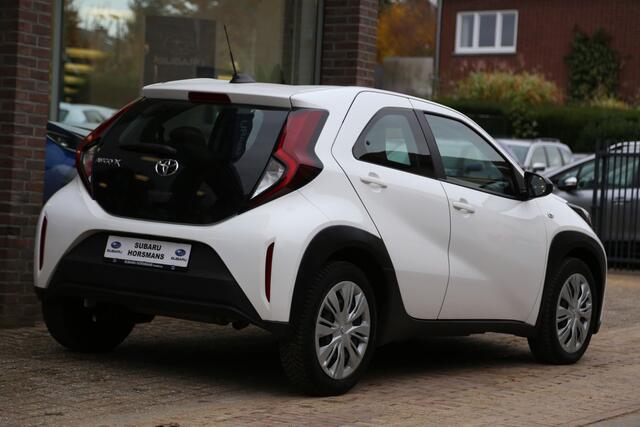 Toyota AYGO X 1.0 VVT-i MT Play Navi CarPlay Camera ACC