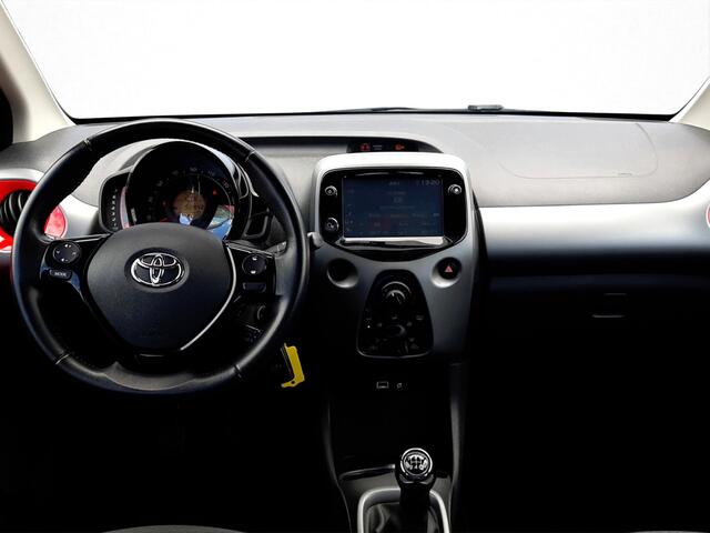 Toyota AYGO 1.0 VVT-i x-play | Dealer onderhouden | Apple CarPlay/Android Auto | Achteruitrijcamera | Airco | Elektrische ramen voor | Buitenspiegels elektrisch verstelbaar |