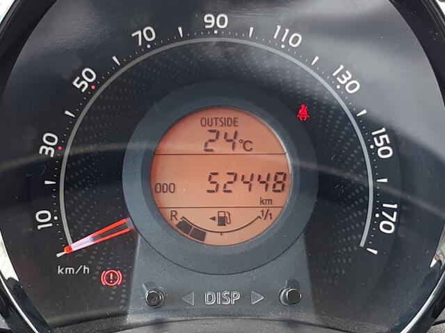 Toyota AYGO 1.0 VVT-i x-play | Dealer onderhouden | Apple CarPlay/Android Auto | Achteruitrijcamera | Airco | Elektrische ramen voor | Buitenspiegels elektrisch verstelbaar |
