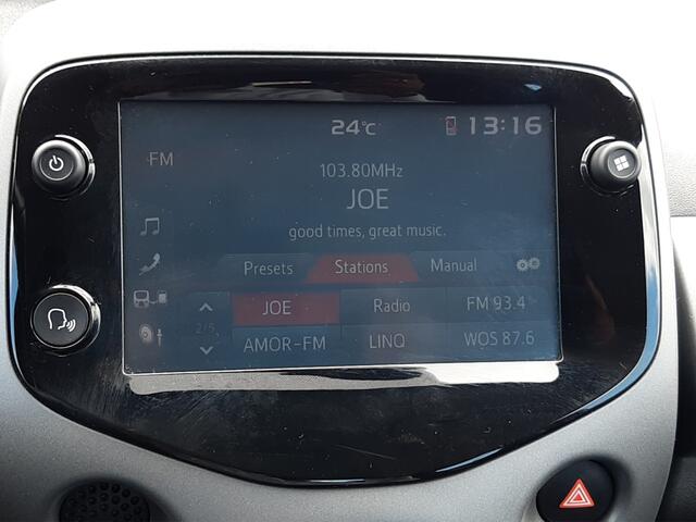 Toyota AYGO 1.0 VVT-i x-play | Dealer onderhouden | Apple CarPlay/Android Auto | Achteruitrijcamera | Airco | Elektrische ramen voor | Buitenspiegels elektrisch verstelbaar |