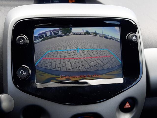 Toyota AYGO 1.0 VVT-i x-play | Dealer onderhouden | Apple CarPlay/Android Auto | Achteruitrijcamera | Airco | Elektrische ramen voor | Buitenspiegels elektrisch verstelbaar |