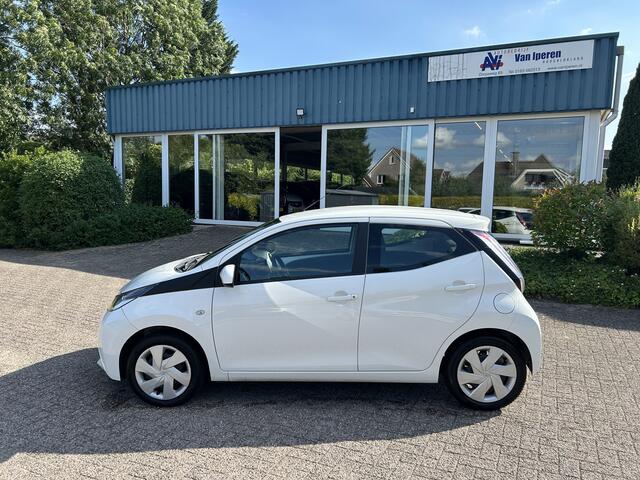 Toyota AYGO 1.0 VVT-i x-nav Apple Carplay