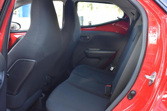Toyota AYGO 1.0 VVT-i x-fun 100% Dealer onderhouden | 5-Deurs | Airco | 12 mnd BOVAG garantie | Whatsapp 06-53188999