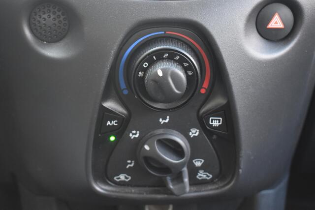 Toyota AYGO 1.0 VVT-i x-fun 100% Dealer onderhouden | 5-Deurs | Airco | 12 mnd BOVAG garantie | Whatsapp 06-53188999