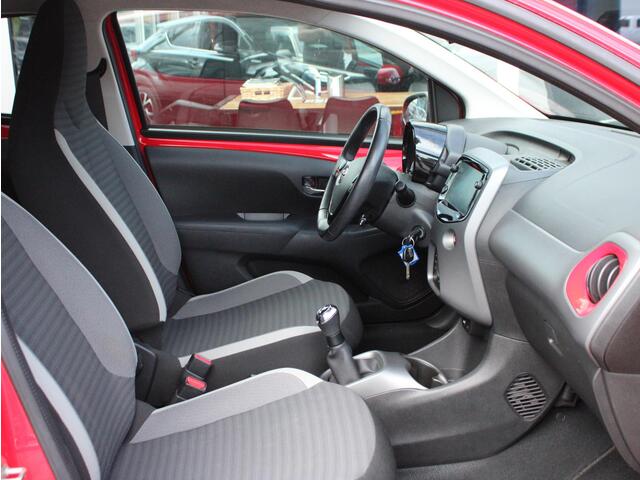 Toyota AYGO 1.0 VVT-i x-clusiv 5-DRS, Climate control, Lichtmetalen velgen, Parkeercamera.