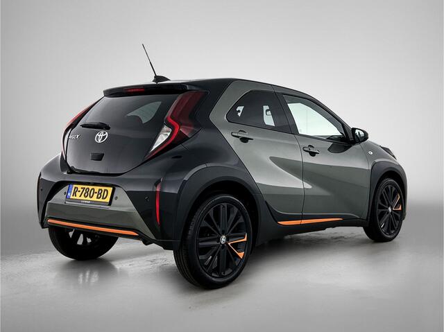 Toyota AYGO X 1.0 VVT-i MT Limited | JBL | Climate Control | Cruise Control Adaptive | Stoelverwarming | Parkeersensoren voor+achter | Draadloze telefoonlader | Half Lederen bekleding | Navigatie | Apple CarPlay/Android Auto