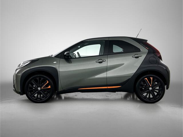 Toyota AYGO X 1.0 VVT-i MT Limited | JBL | Climate Control | Cruise Control Adaptive | Stoelverwarming | Parkeersensoren voor+achter | Draadloze telefoonlader | Half Lederen bekleding | Navigatie | Apple CarPlay/Android Auto