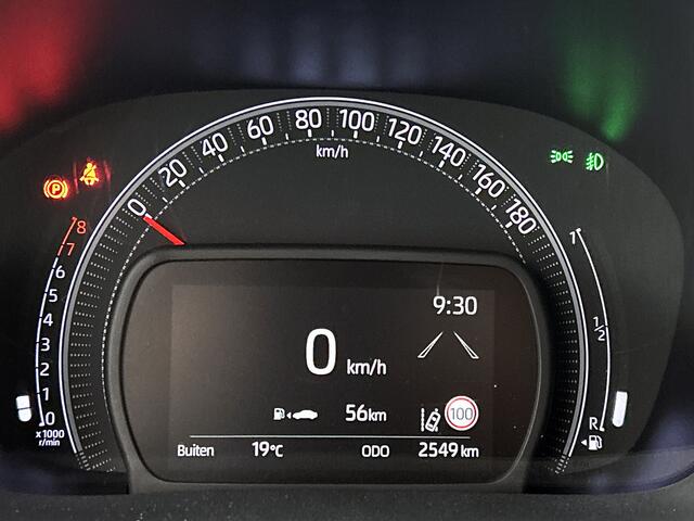 Toyota AYGO X 1.0 VVT-i MT Limited | JBL | Climate Control | Cruise Control Adaptive | Stoelverwarming | Parkeersensoren voor+achter | Draadloze telefoonlader | Half Lederen bekleding | Navigatie | Apple CarPlay/Android Auto