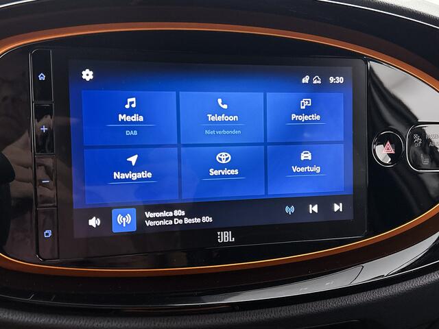 Toyota AYGO X 1.0 VVT-i MT Limited | JBL | Climate Control | Cruise Control Adaptive | Stoelverwarming | Parkeersensoren voor+achter | Draadloze telefoonlader | Half Lederen bekleding | Navigatie | Apple CarPlay/Android Auto