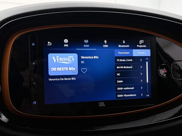 Toyota AYGO X 1.0 VVT-i MT Limited | JBL | Climate Control | Cruise Control Adaptive | Stoelverwarming | Parkeersensoren voor+achter | Draadloze telefoonlader | Half Lederen bekleding | Navigatie | Apple CarPlay/Android Auto