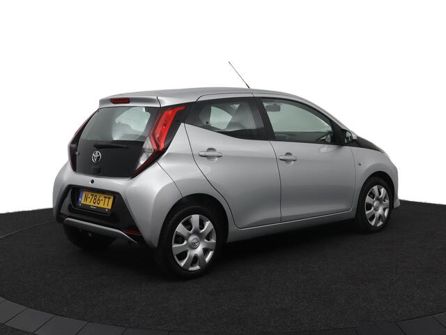 Toyota AYGO 1.0 VVT-i x-play | Groot scherm multimedia | Airco | Parkeercamera |