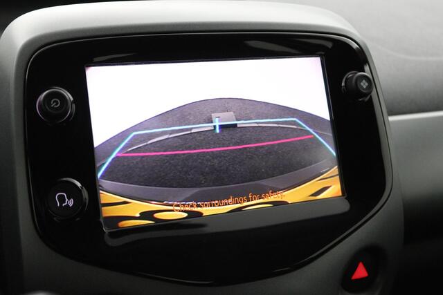 Toyota AYGO 1.0 VVT-i x-play | Groot scherm multimedia | Airco | Parkeercamera |
