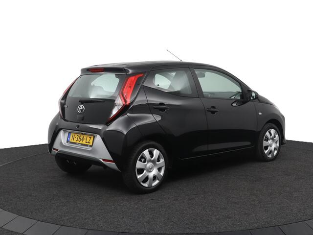 Toyota AYGO 1.0 VVT-i x-play | Groot scherm multimedia | Airco | Parkeercamera |
