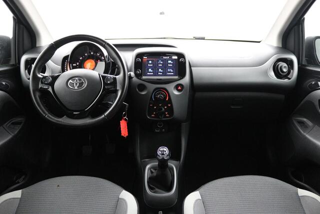 Toyota AYGO 1.0 VVT-i x-play | Groot scherm multimedia | Airco | Parkeercamera |