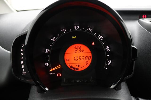 Toyota AYGO 1.0 VVT-i x-play | Groot scherm multimedia | Airco | Parkeercamera |