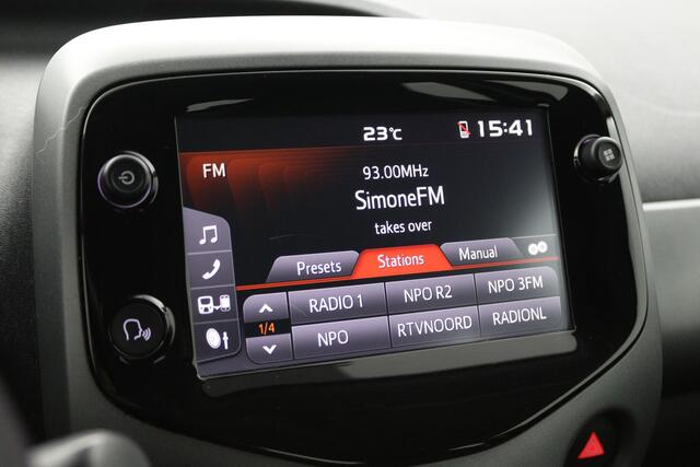 Toyota AYGO 1.0 VVT-i x-play | Groot scherm multimedia | Airco | Parkeercamera |