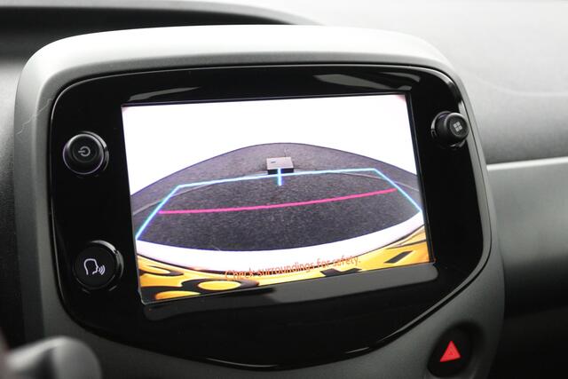 Toyota AYGO 1.0 VVT-i x-play | Groot scherm multimedia | Airco | Parkeercamera |