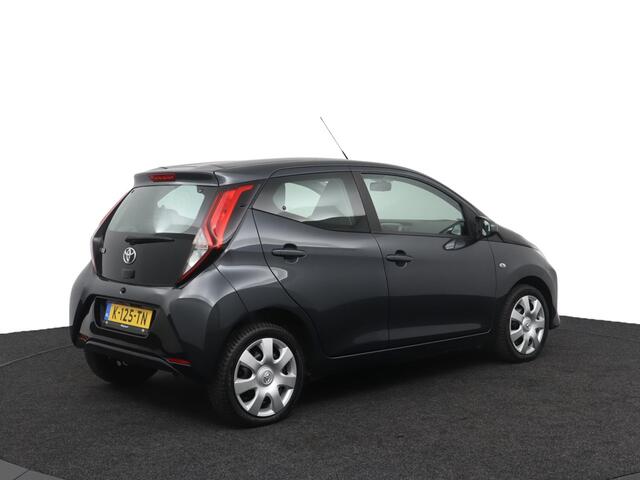 Toyota AYGO 1.0 VVT-i x-play | Groot scherm multimedia | Airco | Parkeercamera |