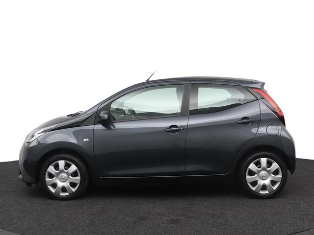 Toyota AYGO 1.0 VVT-i x-play | Groot scherm multimedia | Airco | Parkeercamera |