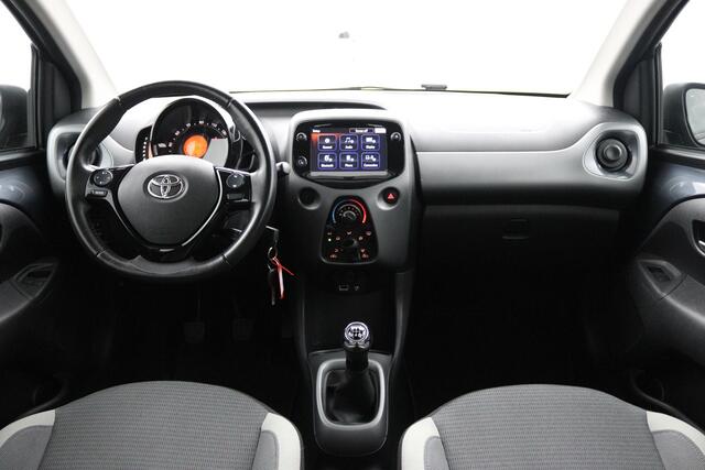 Toyota AYGO 1.0 VVT-i x-play | Groot scherm multimedia | Airco | Parkeercamera |