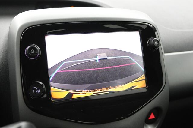 Toyota AYGO 1.0 VVT-i x-play | Groot scherm multimedia | Airco | Parkeercamera |