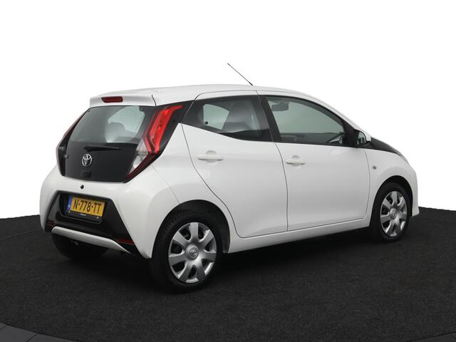 Toyota AYGO 1.0 VVT-i x-play | Groot scherm multimedia | Airco | Parkeercamera |