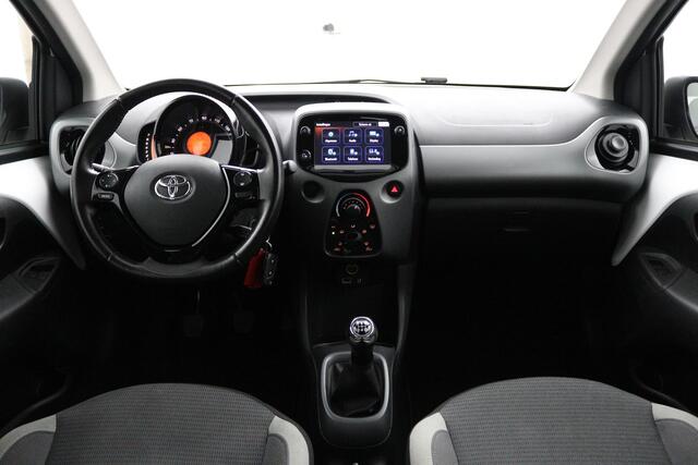 Toyota AYGO 1.0 VVT-i x-play | Groot scherm multimedia | Airco | Parkeercamera |