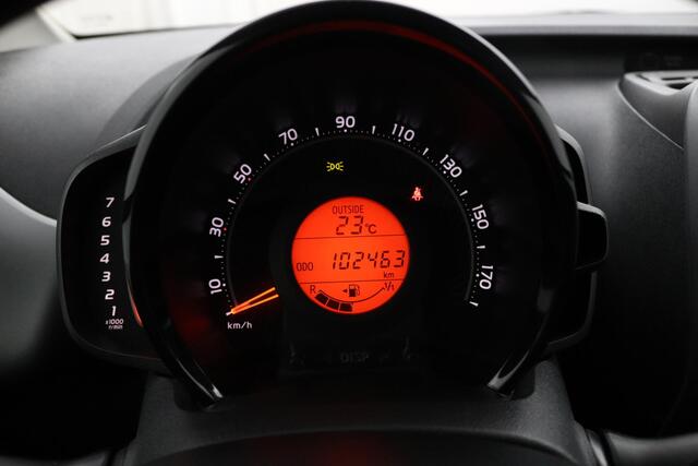 Toyota AYGO 1.0 VVT-i x-play | Groot scherm multimedia | Airco | Parkeercamera |