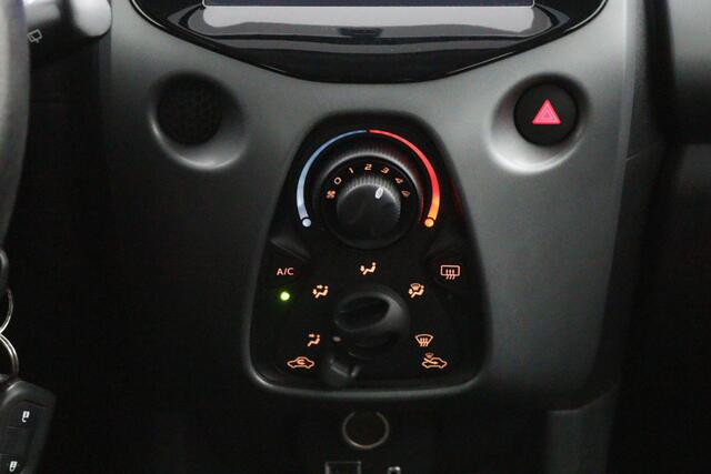 Toyota AYGO 1.0 VVT-i x-play | Groot scherm multimedia | Airco | Parkeercamera |