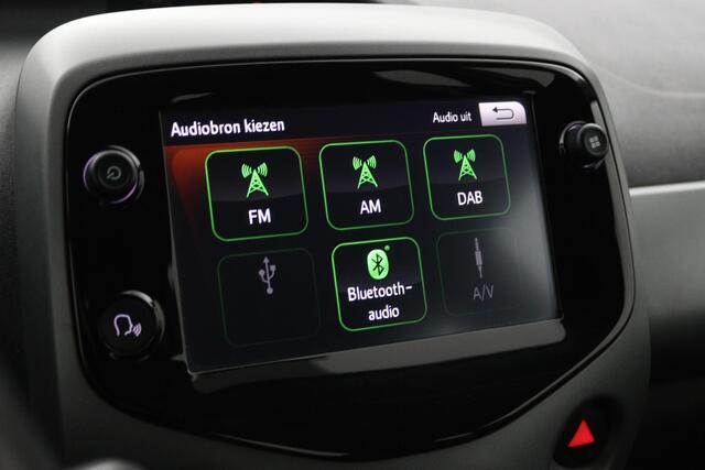Toyota AYGO 1.0 VVT-i x-play | Groot scherm multimedia | Airco | Parkeercamera |