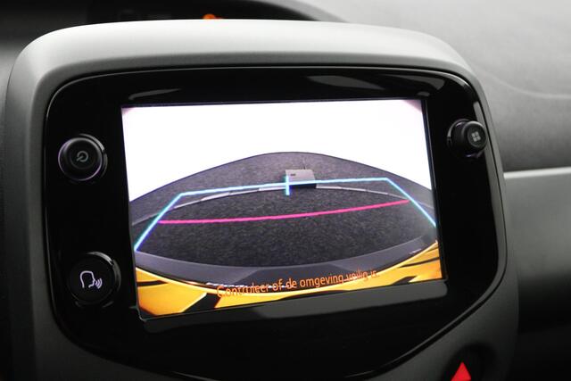 Toyota AYGO 1.0 VVT-i x-play | Groot scherm multimedia | Airco | Parkeercamera |