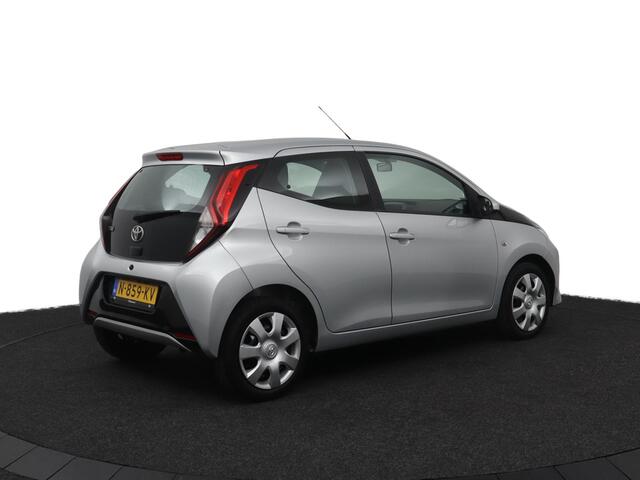 Toyota AYGO 1.0 VVT-i x-play | Groot scherm multimedia | Airco | Parkeercamera |